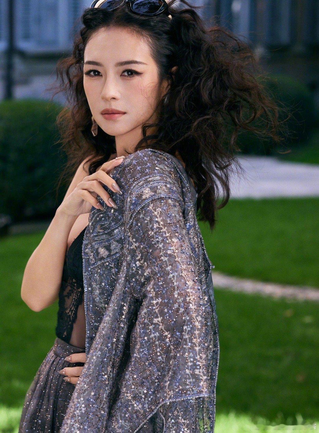 章子怡米兰完全主人级别章子怡时装周首套造型米兰时装周上，章子怡首套造型美到心