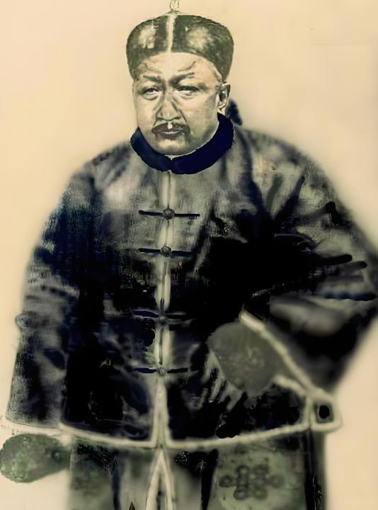 1918年11月，护法军政府改组，七总裁并立。某日会议散后，总裁之一的岑春煊步