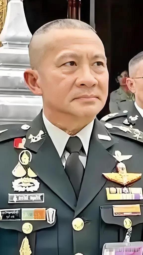 据财联社报道！2025年12月15日，泰国武装部队总部在社交媒体发布！即时起