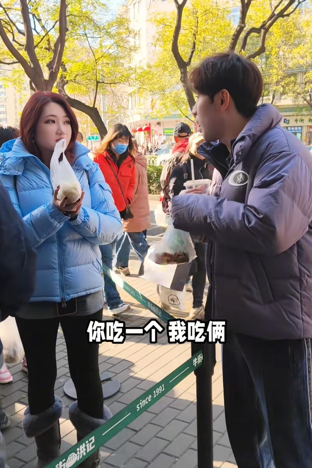 闫安跟他老婆关于谁吃三个包子的对话，值得所有钢铁直男学习。话说闫安陪老婆去北京