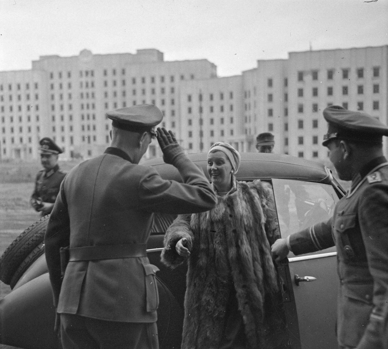 人类的悲欢并不相通——1941年，苏联，白俄罗斯，莫吉列夫。图1，德国国防军的军