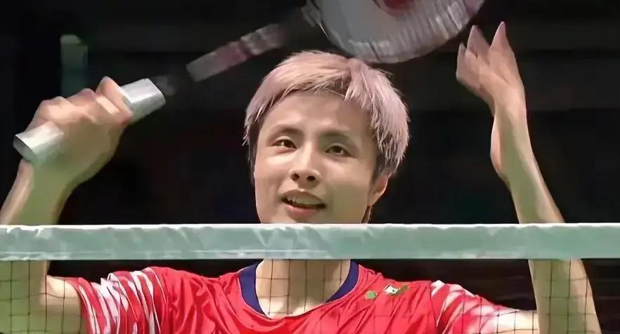 杀球慢8公里，冠军飞了石宇奇2023年拿了9个冠军，却在总决赛被印度选手普