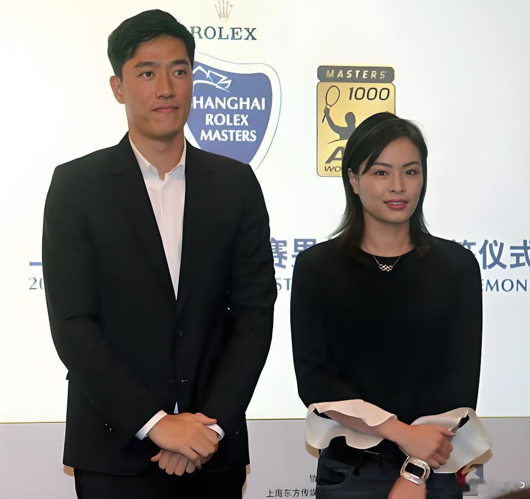 刘翔、吴敏霞这两位奥运冠军退役安置的情况有些类似：他（她）们先后都曾担任过上海市