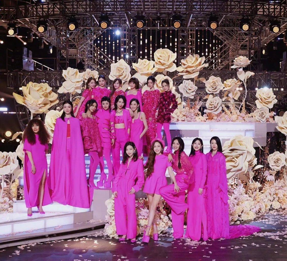 欢迎来到浪姐总决赛👏或者《偶像来了》真的很像啊VOGUE金九单封官宣顺序​​