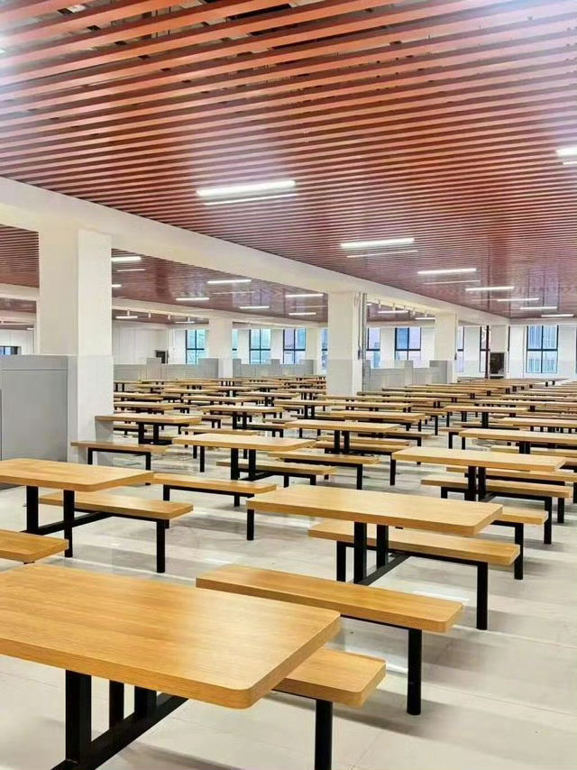 当事人回应被举报在校开餐厅超市【公职人员被举报开餐厅超市，本人回应称“是给别人帮