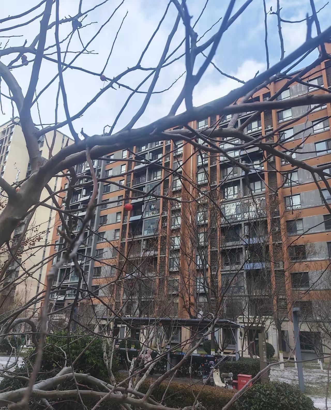 最近烟台发生一件大事，LG工厂解散了，不是破产，是迁移搬去越南了。这消息一出，烟