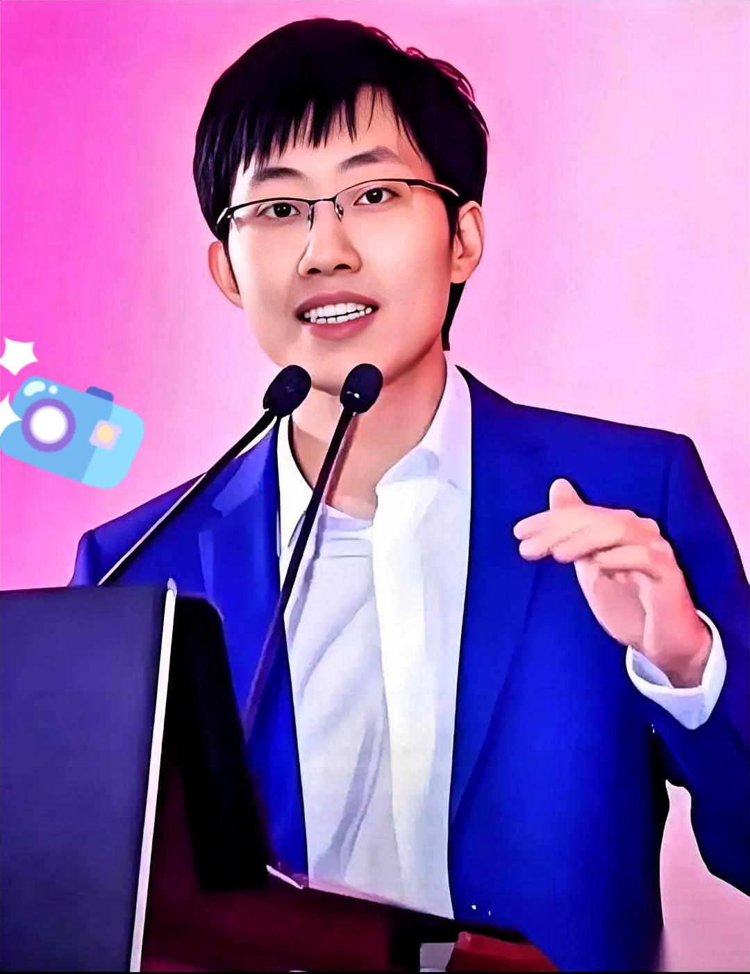 梁文锋一句直言，瞬间让发布会现场安静了下来。他说别再纠结中外AI差几年了，人