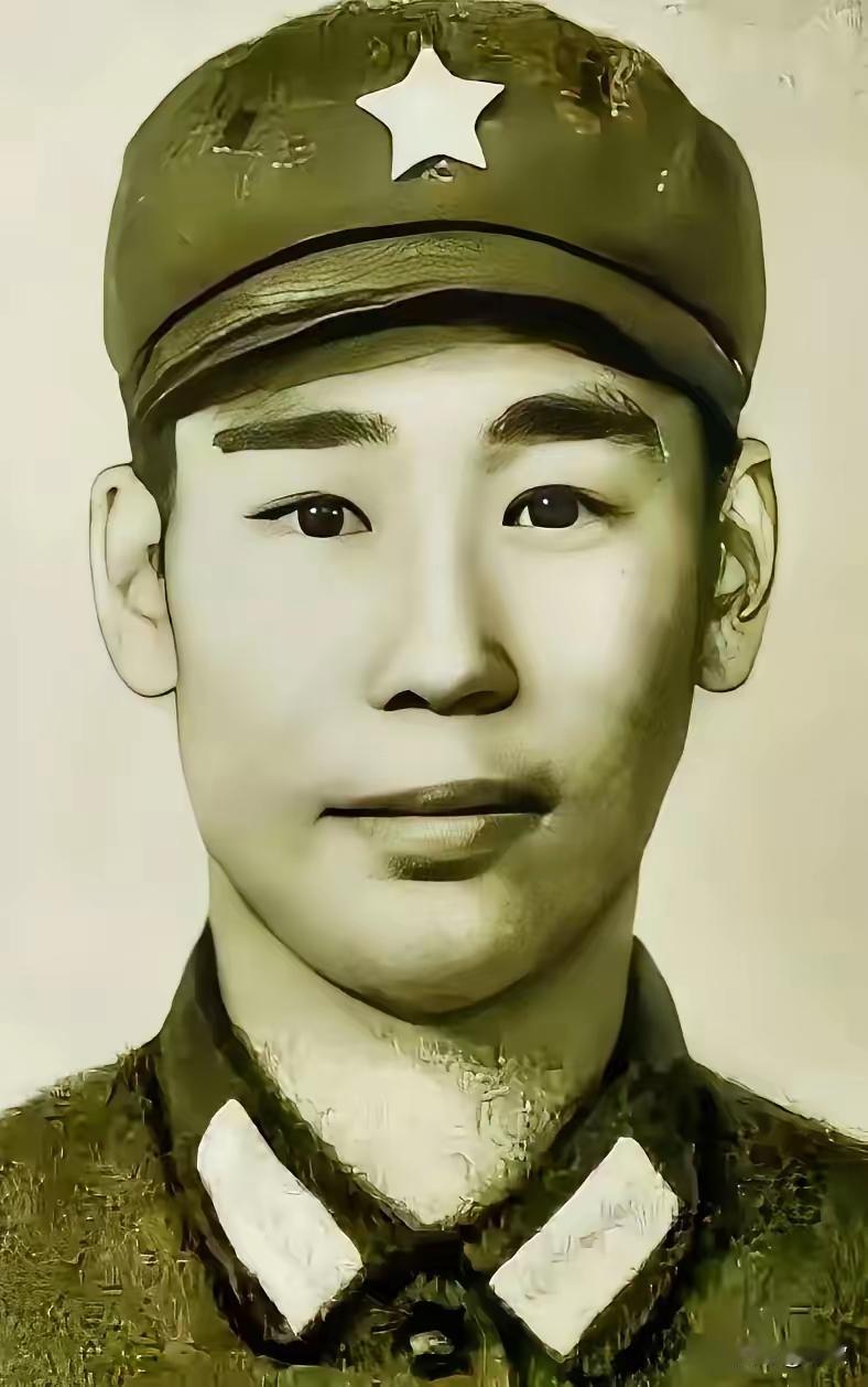 1979年2月，姜利民趁黑夜摸上越军阵地，越军没有发现他。谁知，他突然打开手电筒