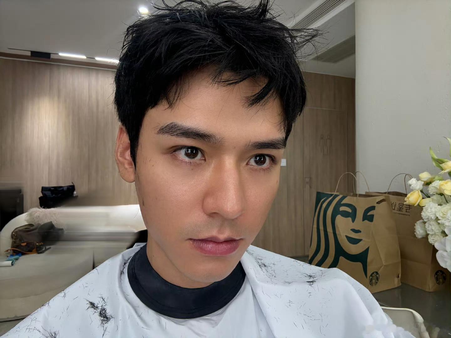 龚俊承认黑了但黑了也好看黑了更帅更好看了​​​