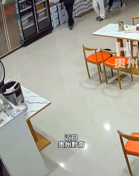 贵州黔南，五个年轻小伙凌晨走进了一餐馆，老板见小伙们顾虑重重的样子，便主动上前迎