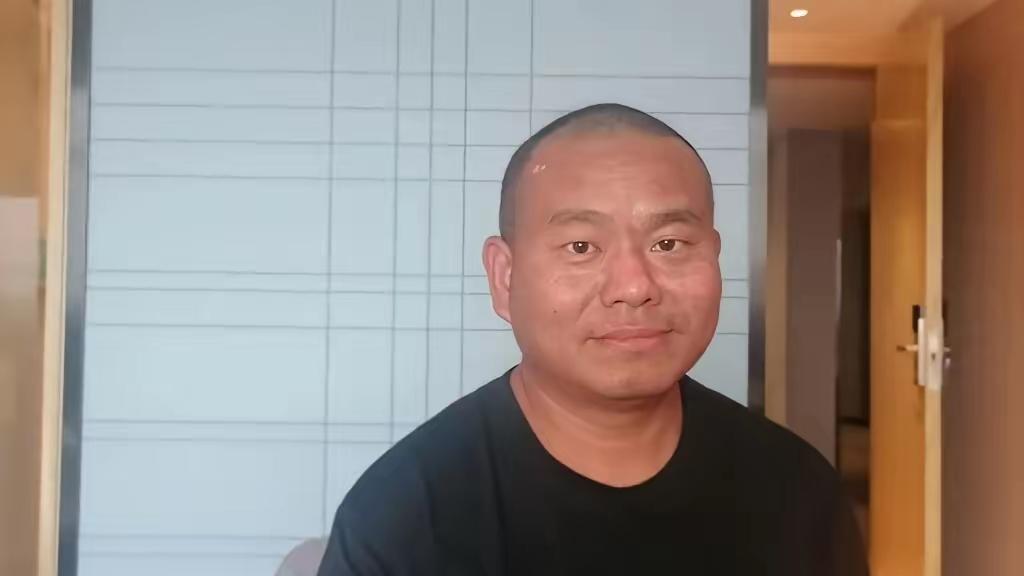 广西有个39岁的商人叫秦剑平，5月底去广东出差，完事了想着顺路去海南海口玩一趟。