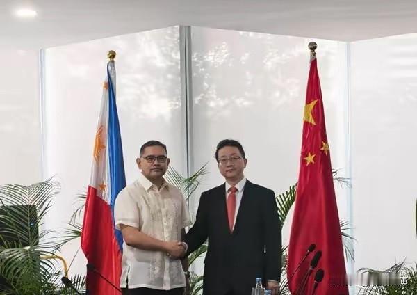 谈成了，菲律宾改口了。前几天还在南海蹦跶着找事，这回主动跑来找咱们沟通，态度