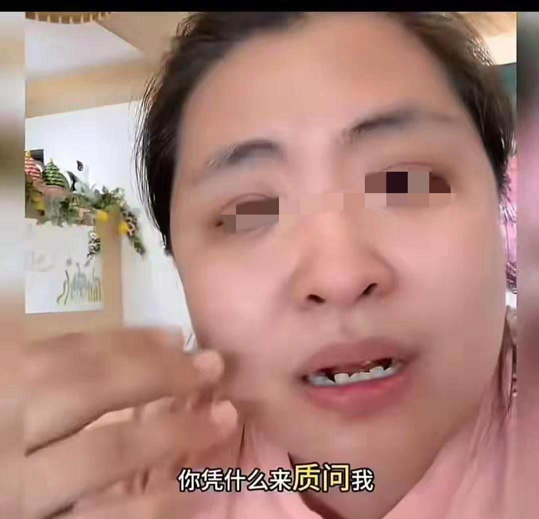 一女士吐槽：连续好几年固定给某基金会捐款。平时一句话没有，只停捐了一个月，