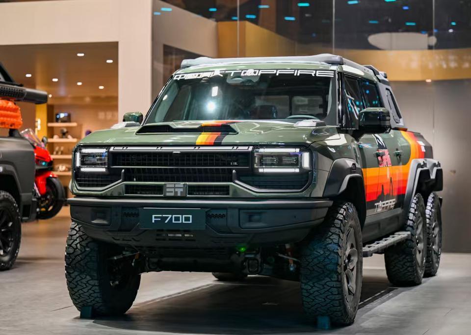 这次北京车展，我在E1馆纵横展台前站了挺久。不是因为G700那些花里胡哨的改装版