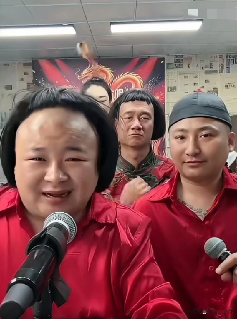 老狗小辉吐槽二驴大舞台有缺陷，不够狠，也就来2万人呗，12万人呢？你把鸟巢包下来