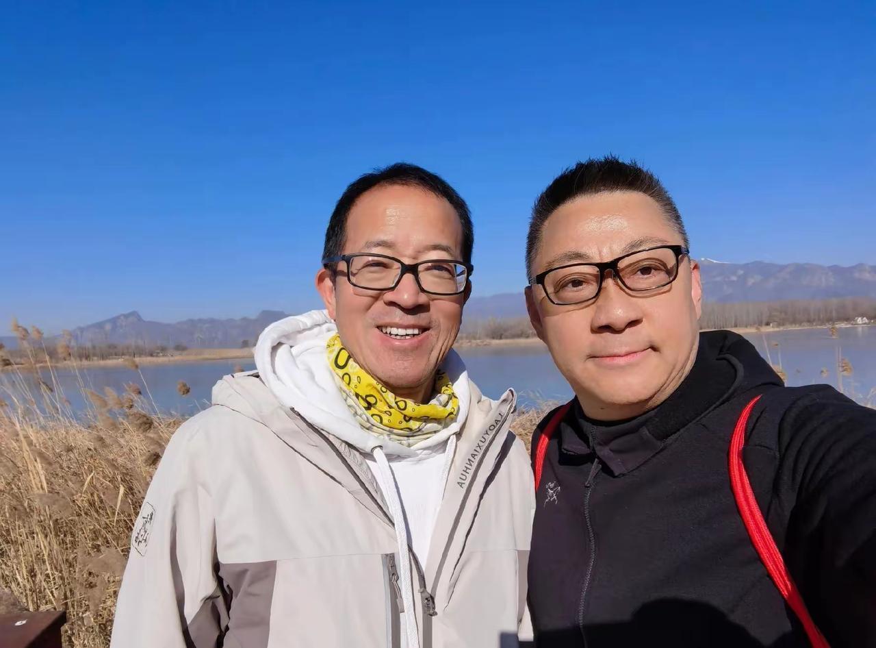 我发现:俞敏洪好像不太在乎钱，但特别在乎名……主播集体辞职，有人骂他抠门