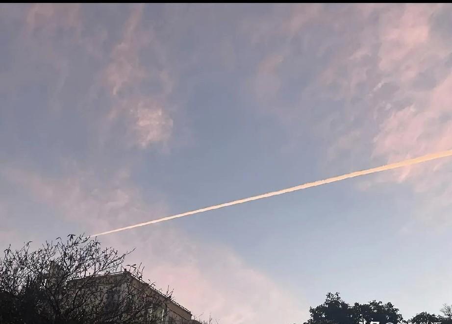 宋思明和海藻，这场关系里，最绝的不是出轨，而是海藻那句“舍不得删你短信”。这哪