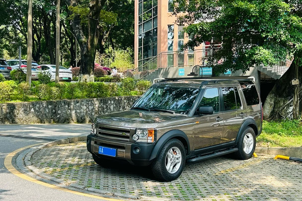 一台“不三不四”的路虎发现🫣