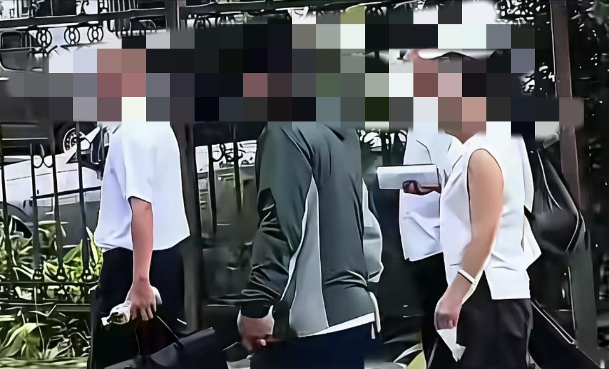 方才耳畔传来柴桑大姐的急讯，原定于9月29日的盛会，竟因突发工作变故而不得不延期