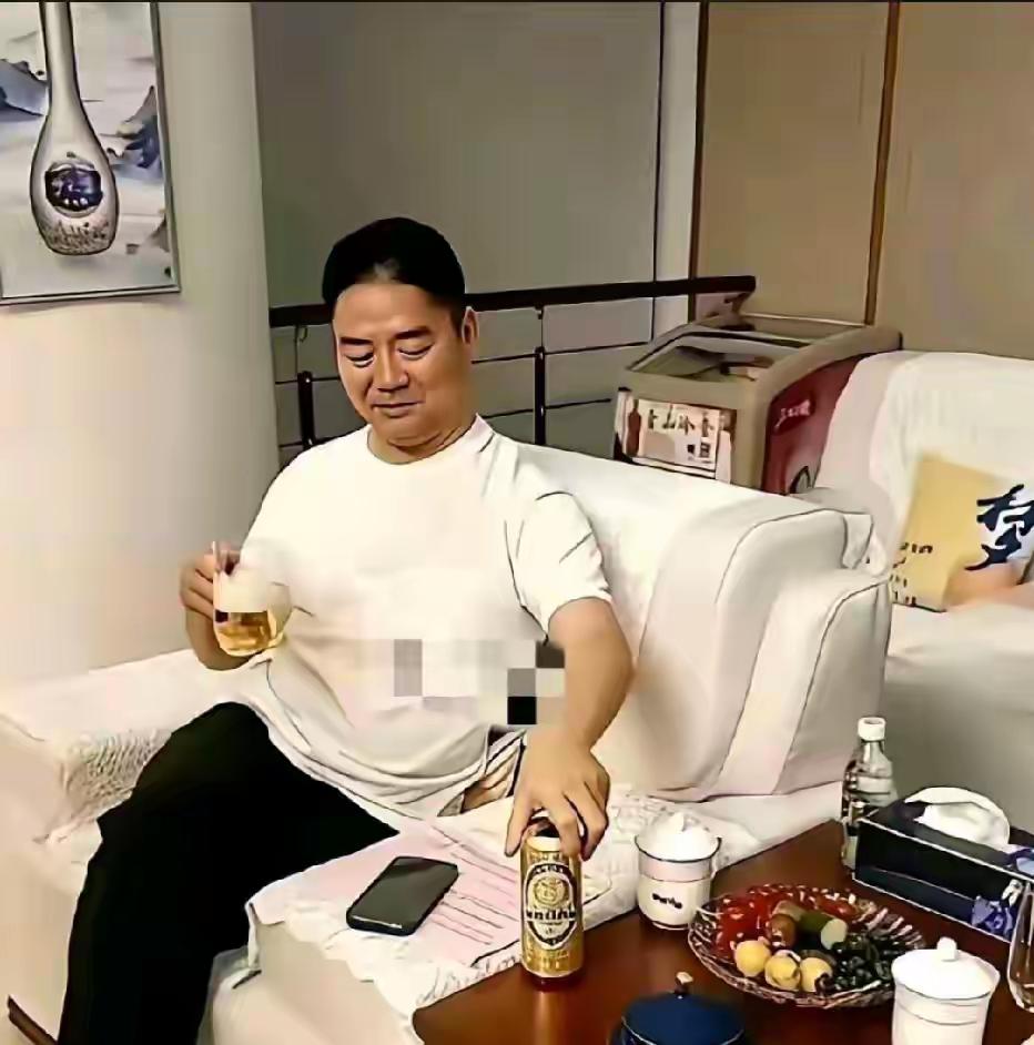 有钱人居然也喜欢喝啤酒，这什么品牌？贵不贵啊？