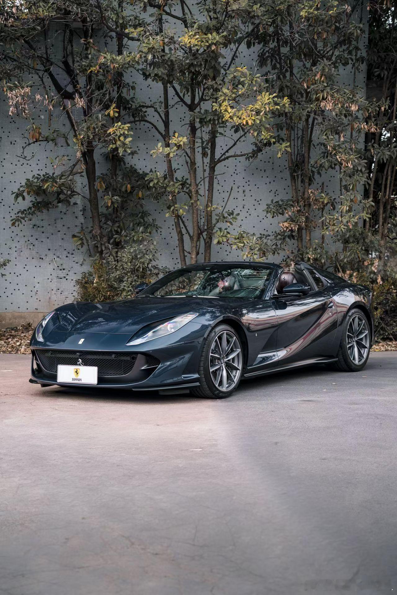 法拉利812 6.5L GTS Tailormade，23年2月上牌、0.40