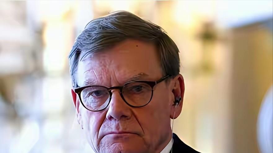 德国外长在稀土问题上与中国硬刚。他放话说，德国稀土用在什么地方不关中国的事！那