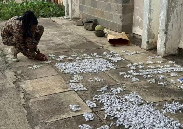 为了赚黑心钱，有人连命都不要了，甚至要把国家的生态安全带向危险边缘。2200多只