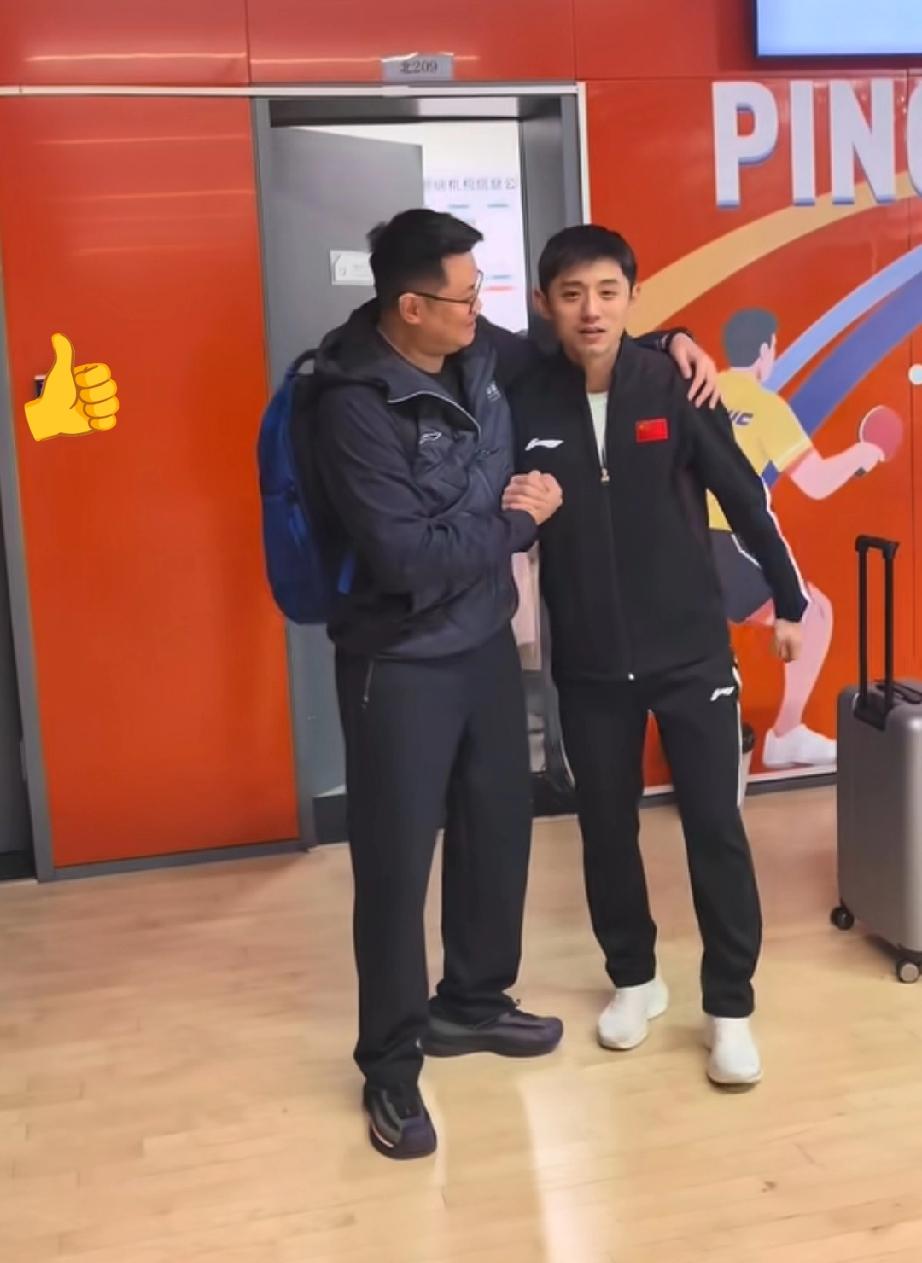 侯英超终于揭晓答案了，原来这次出门去张继科乒乓训练基地了，这不和张继科一见面两人