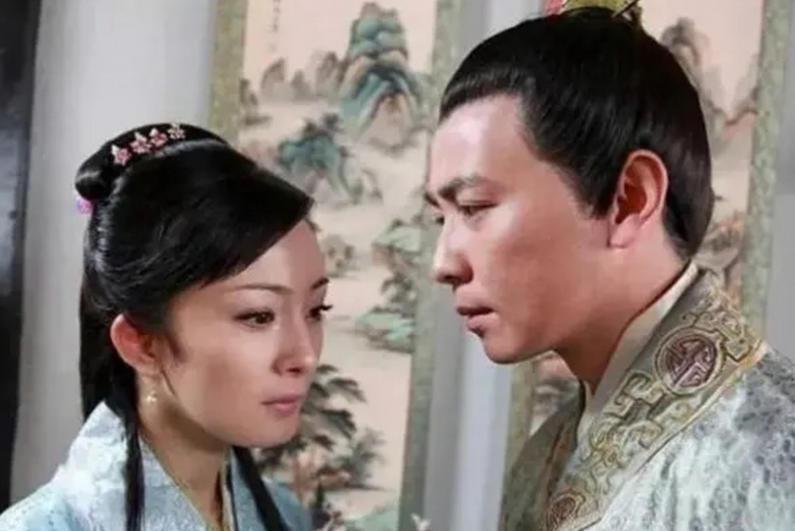 1382年，明朝刚立，状元欧阳伦娶了朱元璋的小女儿安庆公主。新婚夜，本该是甜蜜时