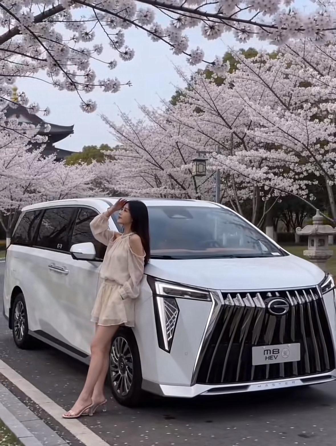 说实话，普通人买MPV就图一个实在：豪华混动MPV进入19万时代空间要大，能