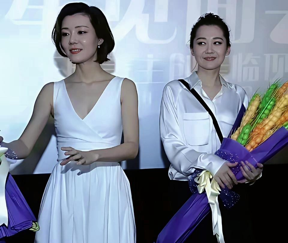 56岁许晴和43岁车晓同框，终于发现了媚态美与气质美的差距。