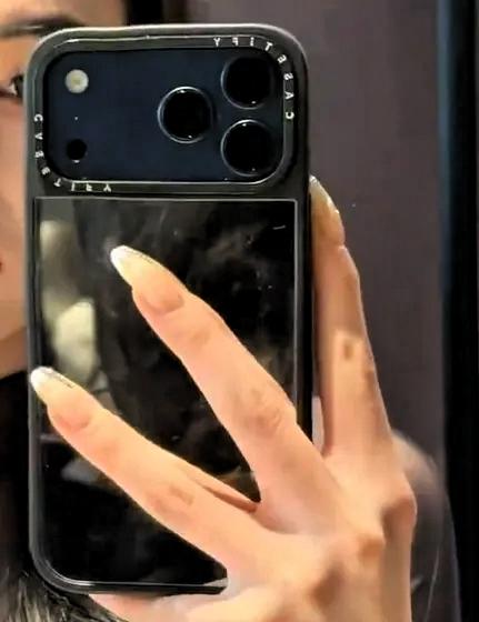 全国出现一种妖风气，而且越来越猛烈。不少女性纷纷效仿，指甲做得越来越长。这种现象