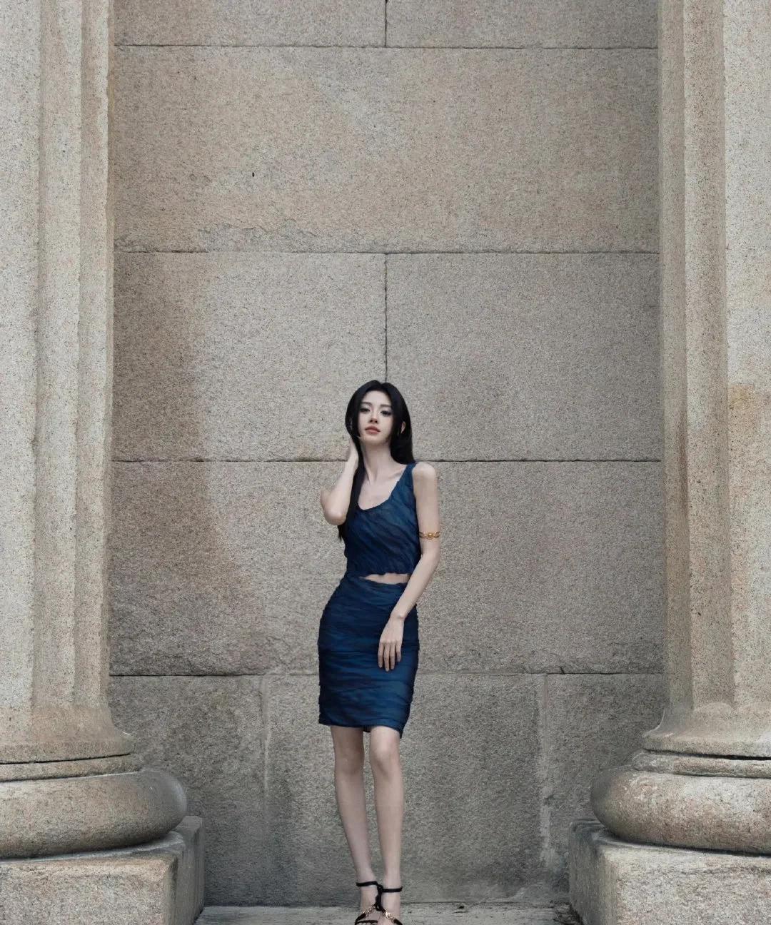 鞠婧祎短裙美腿氛围美女