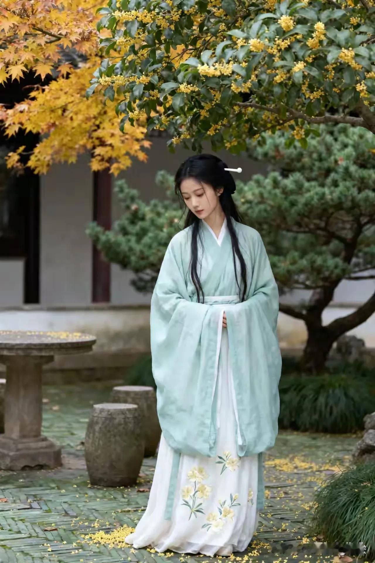 上联:风景依旧流光逝下联:两鬓催白少年狂横批:浮生若梦