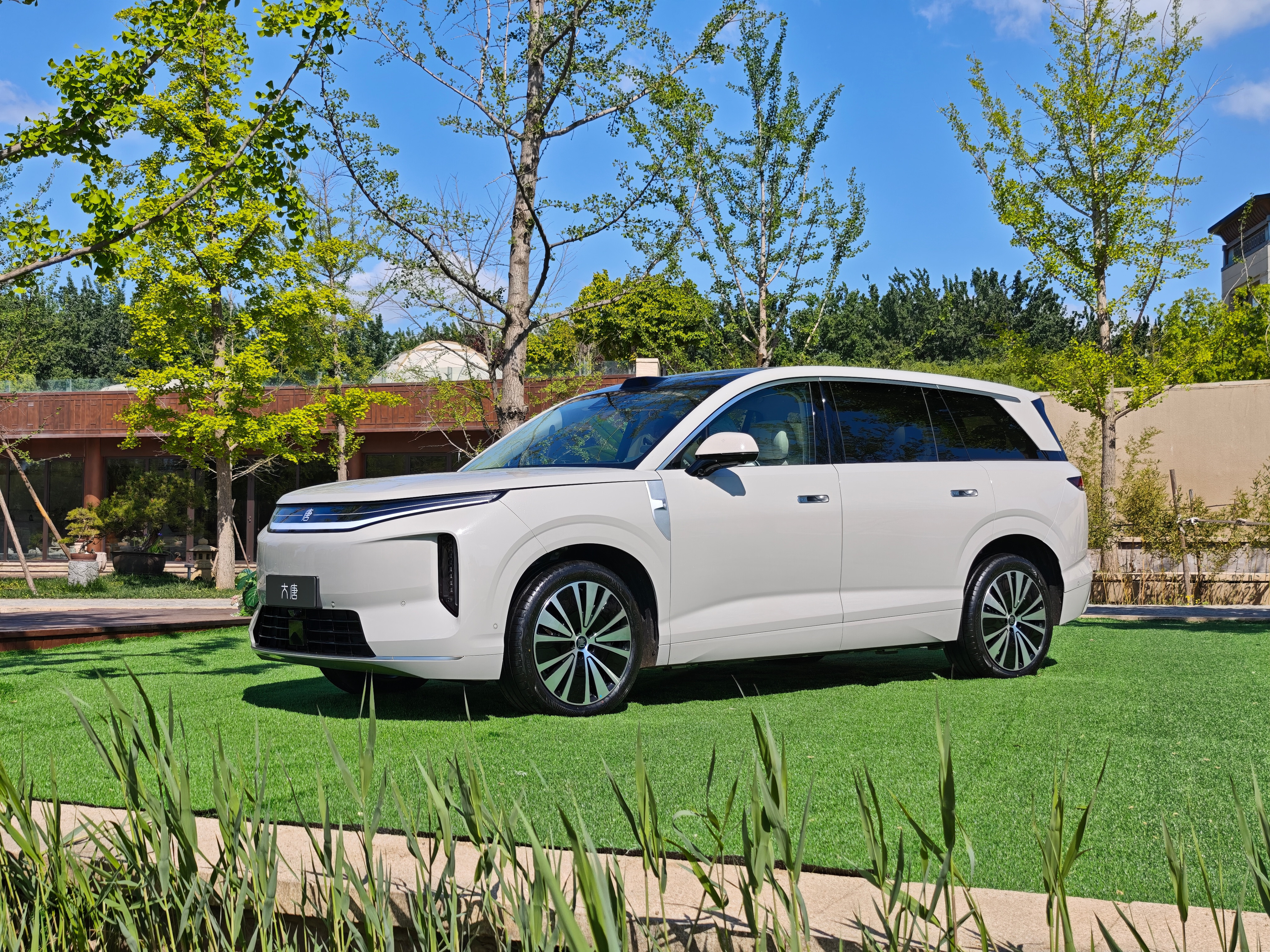 早起！刚拍完比亚迪大唐很难想象这车预售25-32万正式价格肯定更便宜6个成年人的