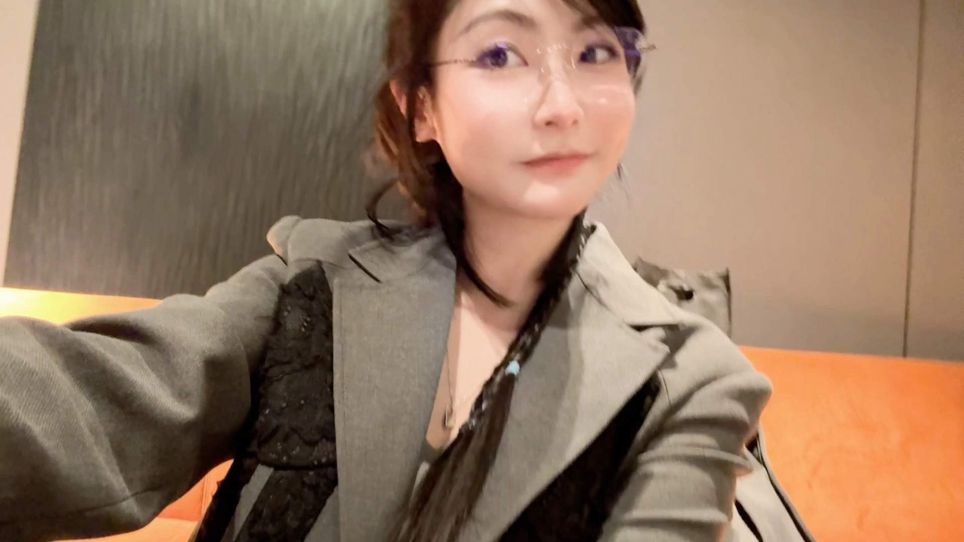 今天穿得这么正式，不自拍一张可惜了大家晚上准备吃什么呀？