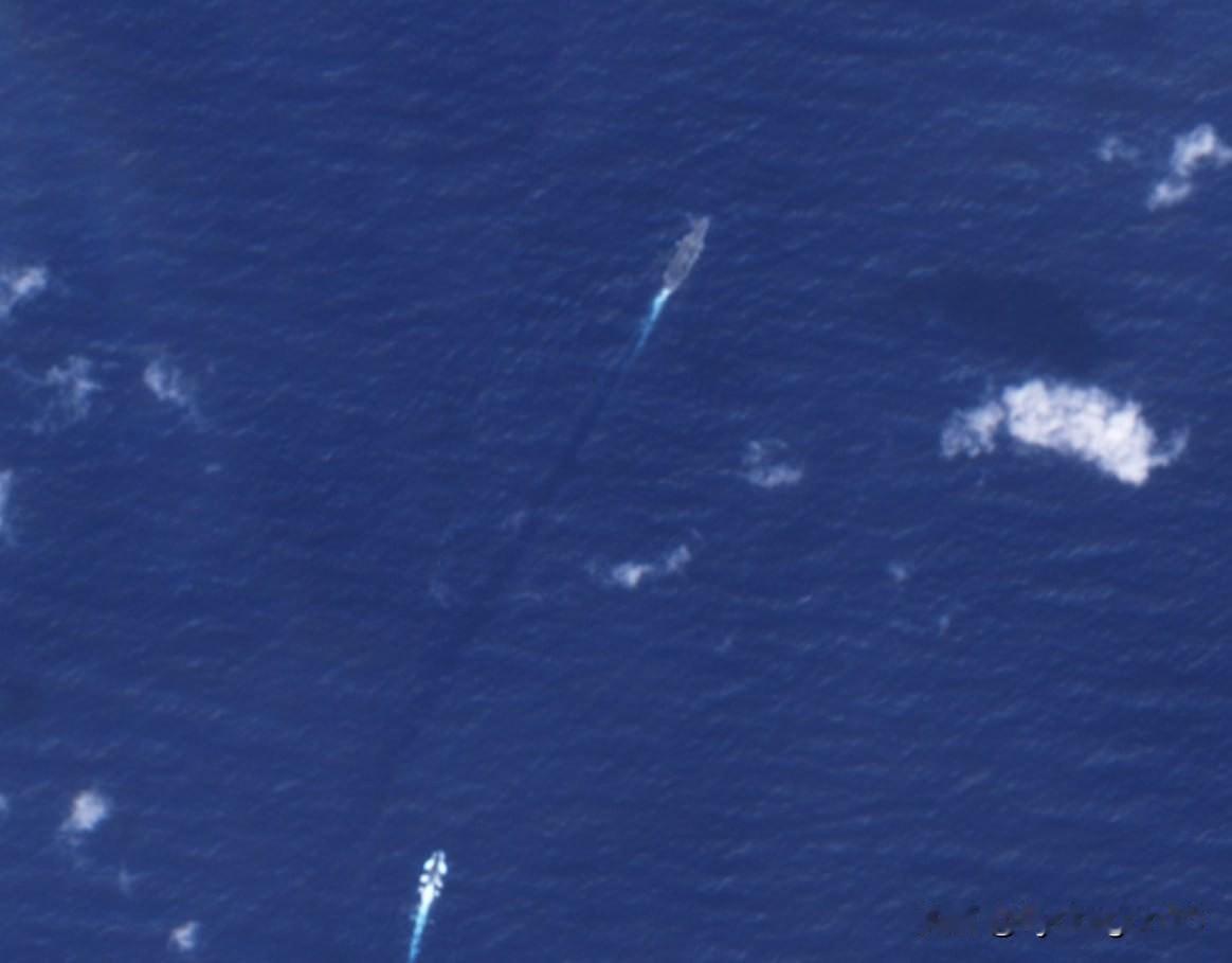 🇺🇸🇨🇳11月20日，由“乔治·华盛顿”号航空母舰率领的美国海军航母打