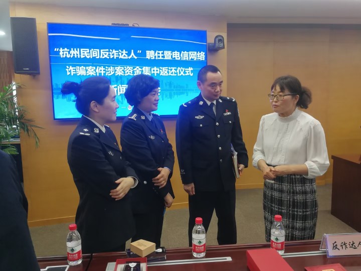 网上找人修电视遥控器, 来电者自称是海信的, 又改口是啄X鸟, 讨要120元