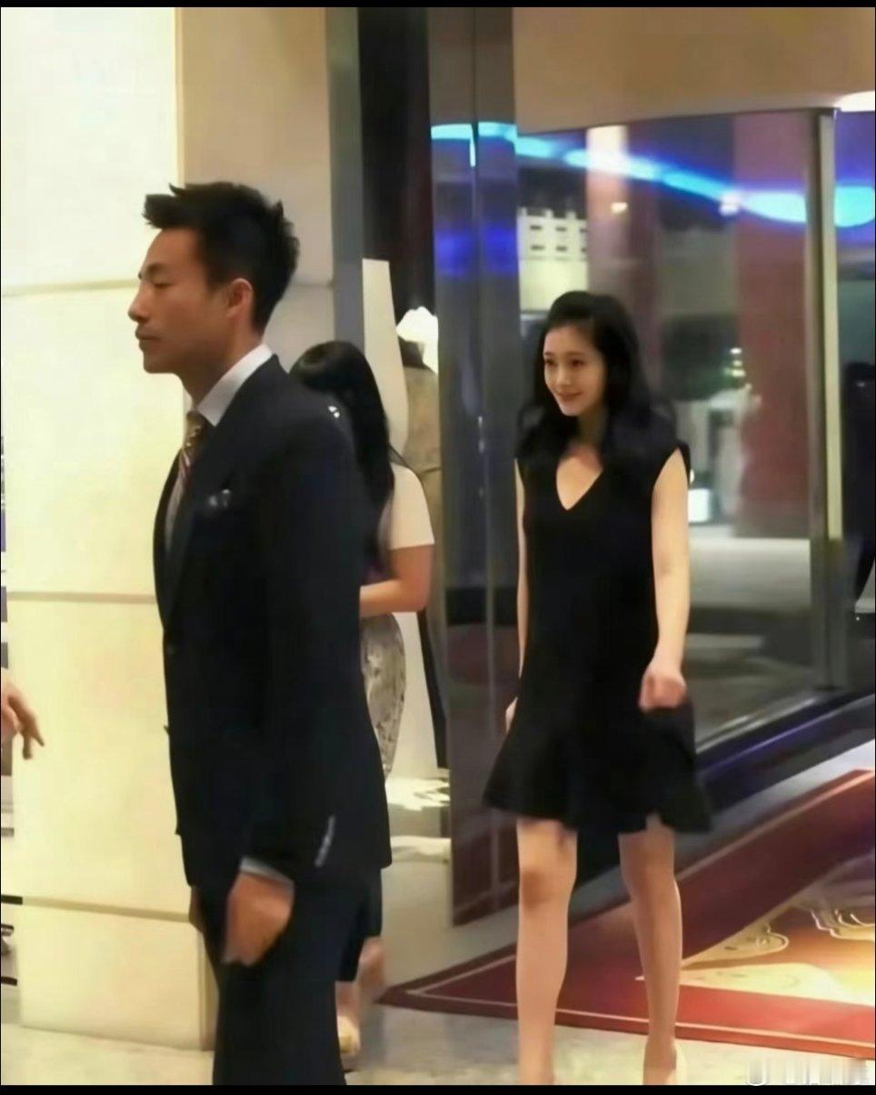 他们说这是汪小菲和大S的第一次见面也不怪汪小菲当年会沦陷，这个时候的大S真的好漂