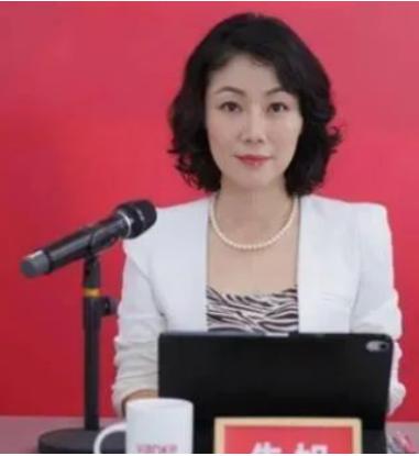 中国最贵女秘书：年薪849万，49岁仍未婚，状态惊艳所有人。她就是朱旭，曾任万科