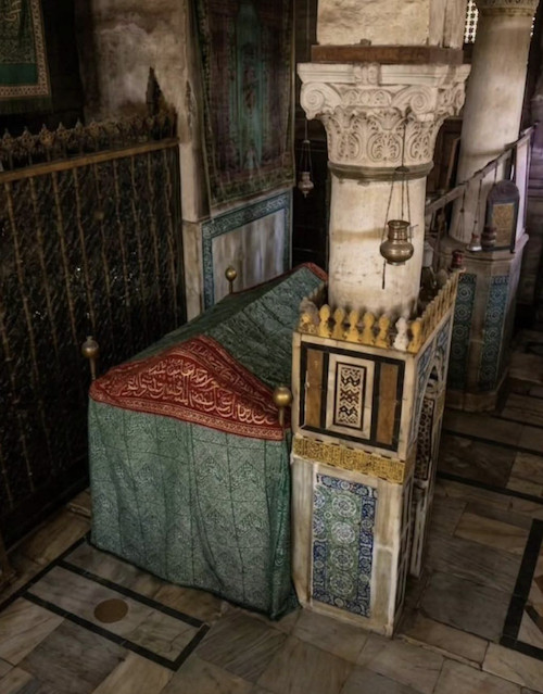🤲🏻法蒂玛居所——麦地那先知清真寺，圣室内部该地点位于环绕封印先知穆罕默