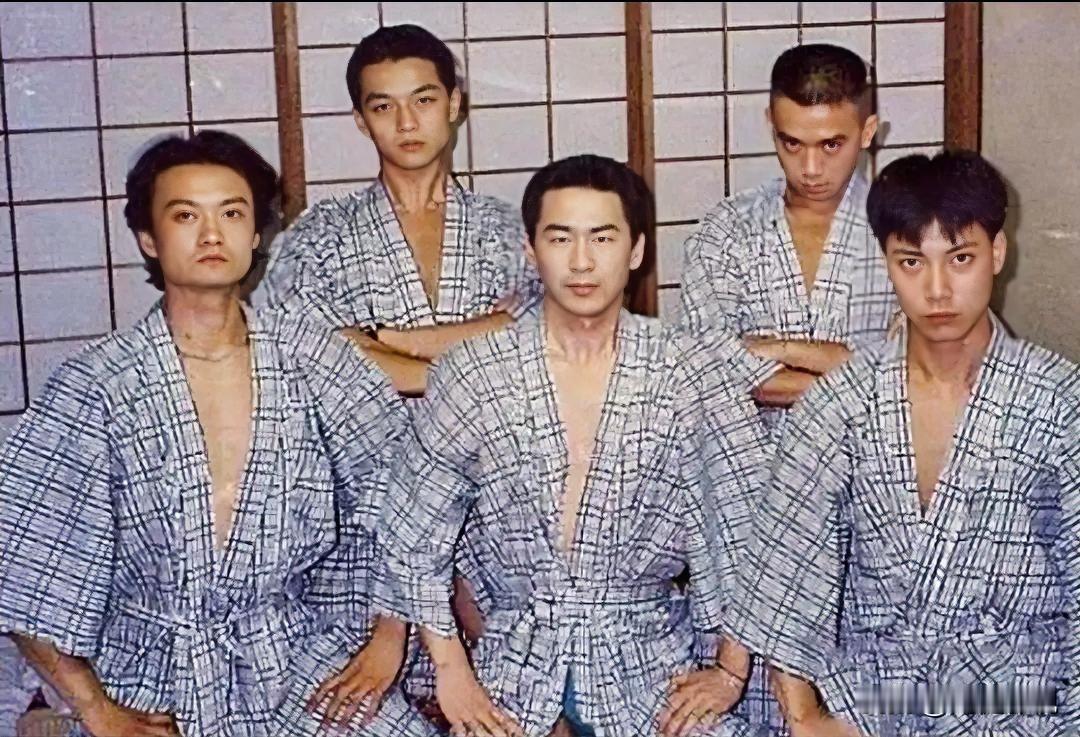 仔细看，这五人单看颜值，我觉得陈建斌最为逊色。要论最帅的，就数迷倒周迅的李亚鹏，