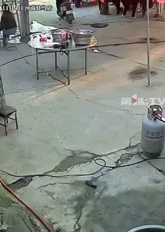 万万没有想到，河南，一女子结婚时邀请了所有亲朋好友，但唯独让她有些遗憾的是，她的