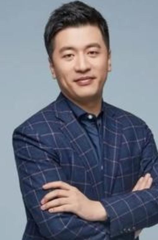 现在最扎心的，应该就是张雪峰公司的员工了吧。旁人只看到峰学蔚来的神仙待遇，只有