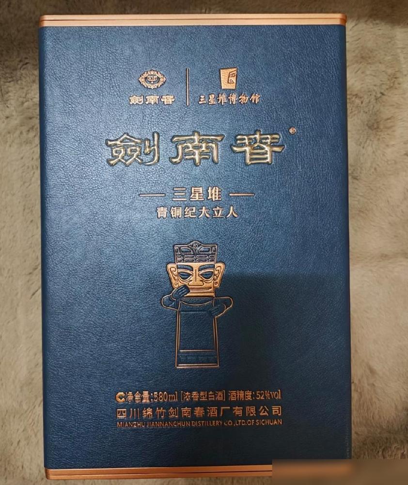昨天我儿子去邻居家玩，在他家玩的时候，儿子不小心打碎了一瓶酒。说实话我看到这事儿
