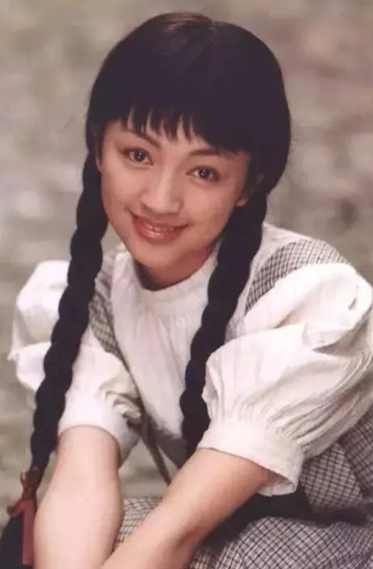 <em>罗海琼</em>的情感与演艺生涯