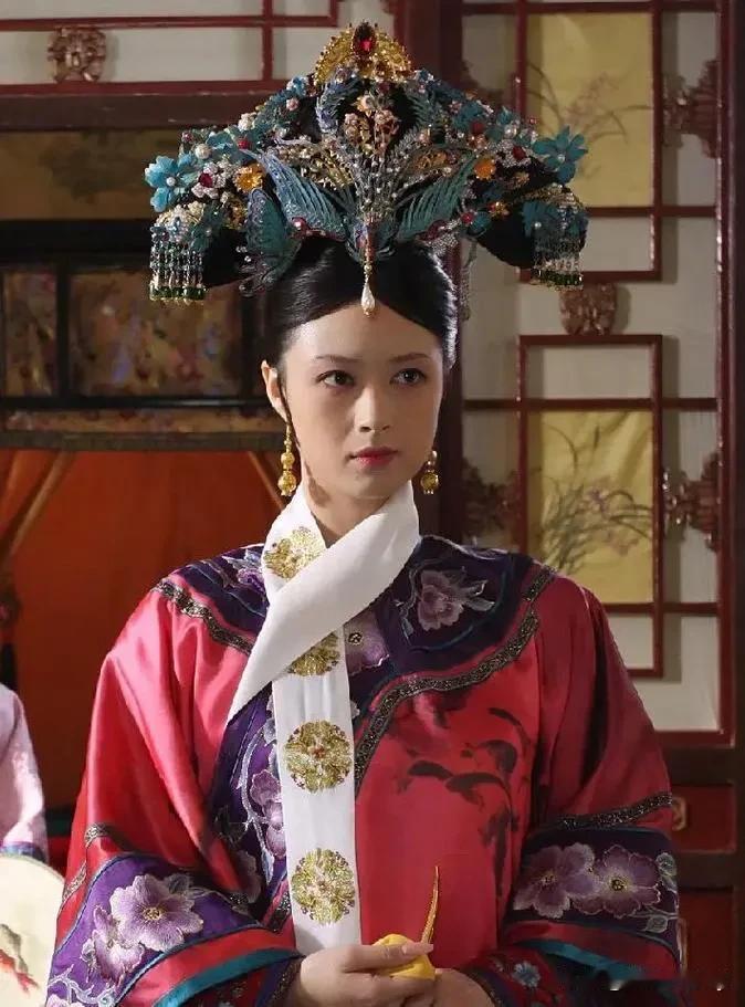 初看《甄嬛传》，人总忍不住挨个记恨宫里的恶人：跋扈狠绝的年世兰、阴私自卑的安陵容