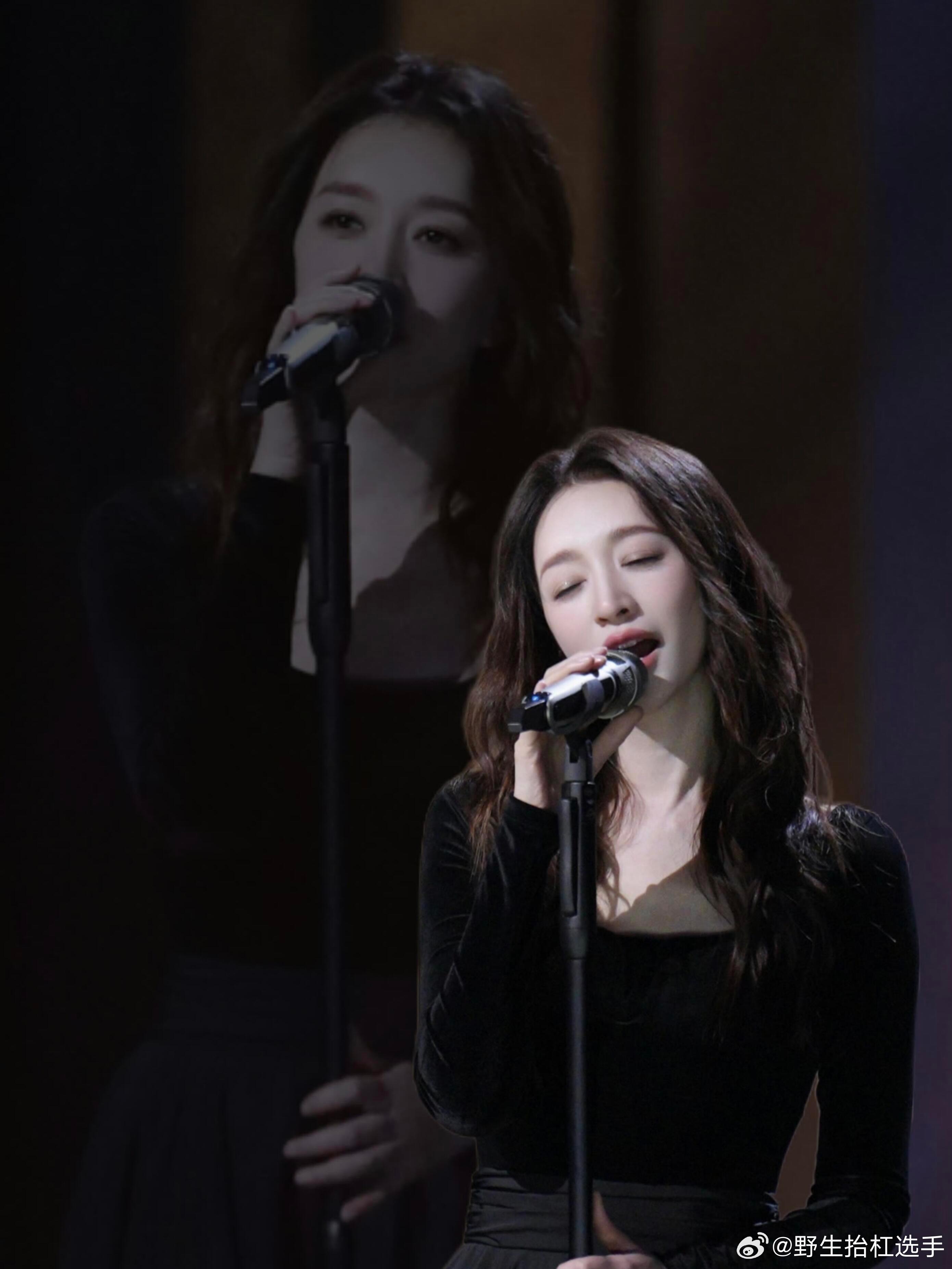 李小冉希望初舞台别摔跤初舞台稳稳落地没摔跤！李小冉大胆冲就完了，全力展现唱跳实力