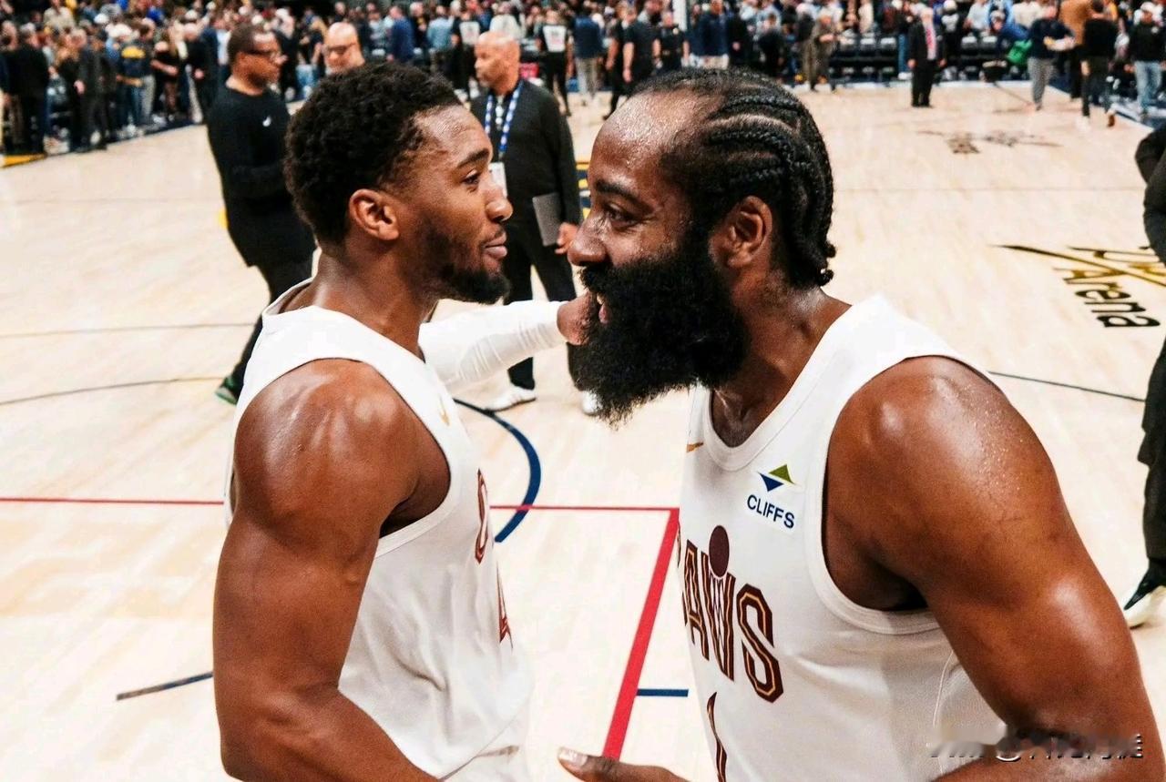 哈登对内线球员的激活，不用我说，抛开魔兽，从卡佩拉到克拉克四顿，再到大帝祖八，再