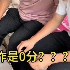 高考查分，一男生和爷爷一起在电脑前查分，不料男生输入自己准考证号后，这分数查出来
